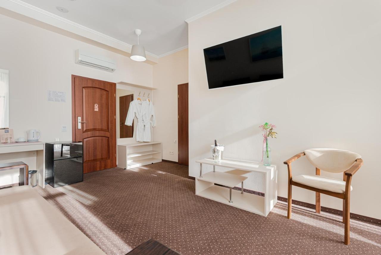 Hotel 52 Odesa Exterior photo