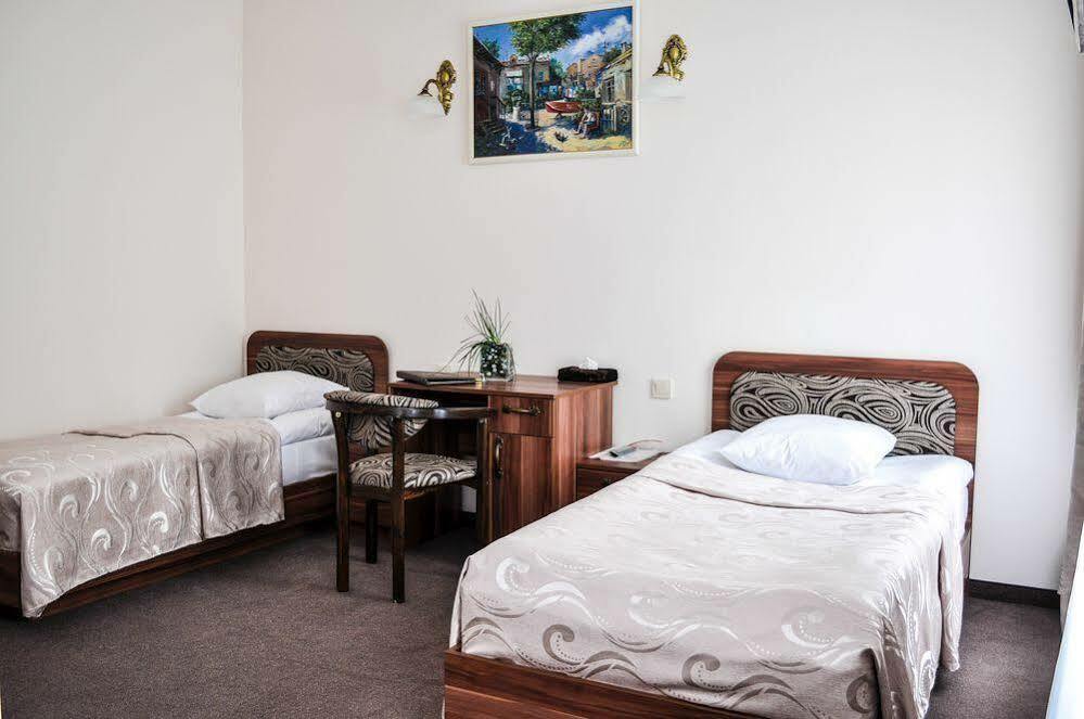 Hotel 52 Odesa Exterior photo